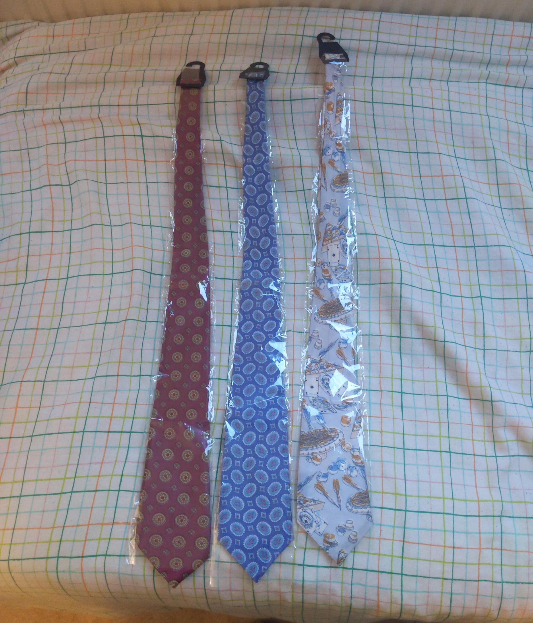 De tre slipsarna använda i produktionen